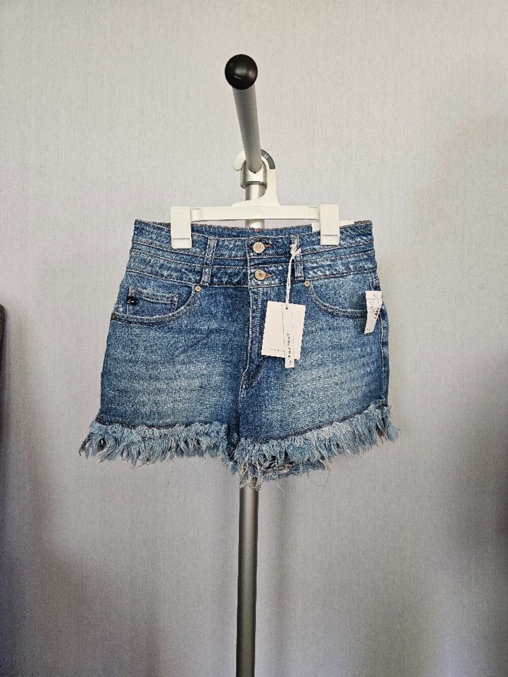 KanCan Super High‑Rise Shorts – Size 28 – 3" Inseam – NWT